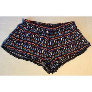 Victoria’s Secret PINK Aztec print shorts sz lg